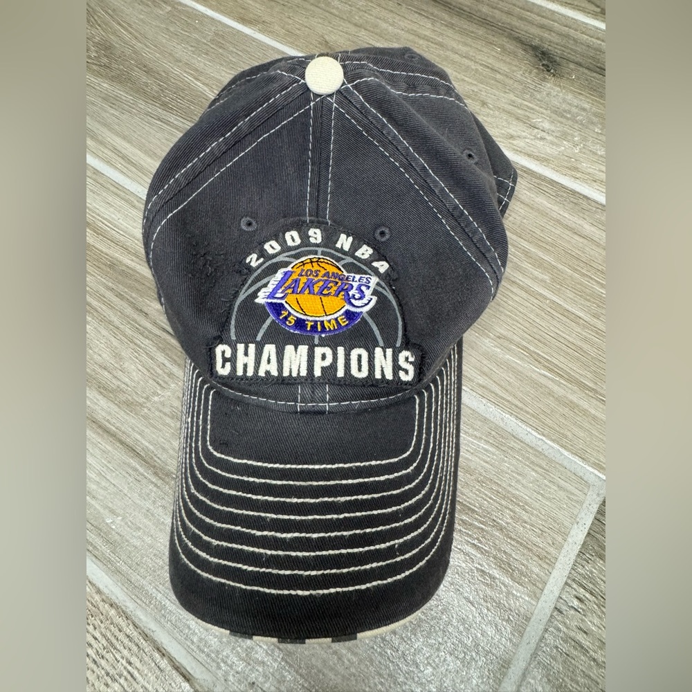 Adidas Los Angeles Lakers 2009 NBA 15 Time Champions Hat Cap